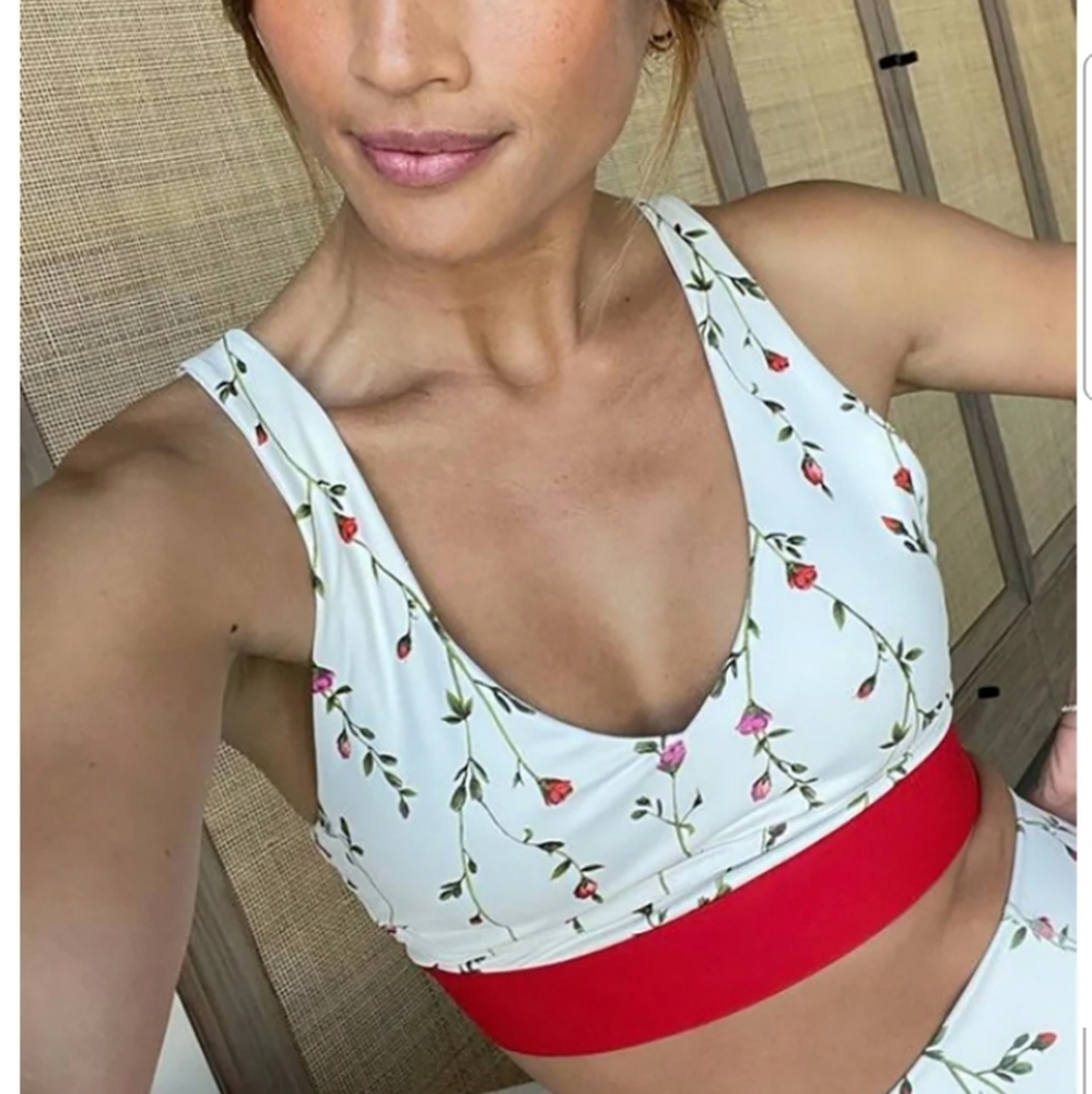 SOLD Fabletics All Day Every Day Bra Trellis Floral Trellis Convertible Straps M